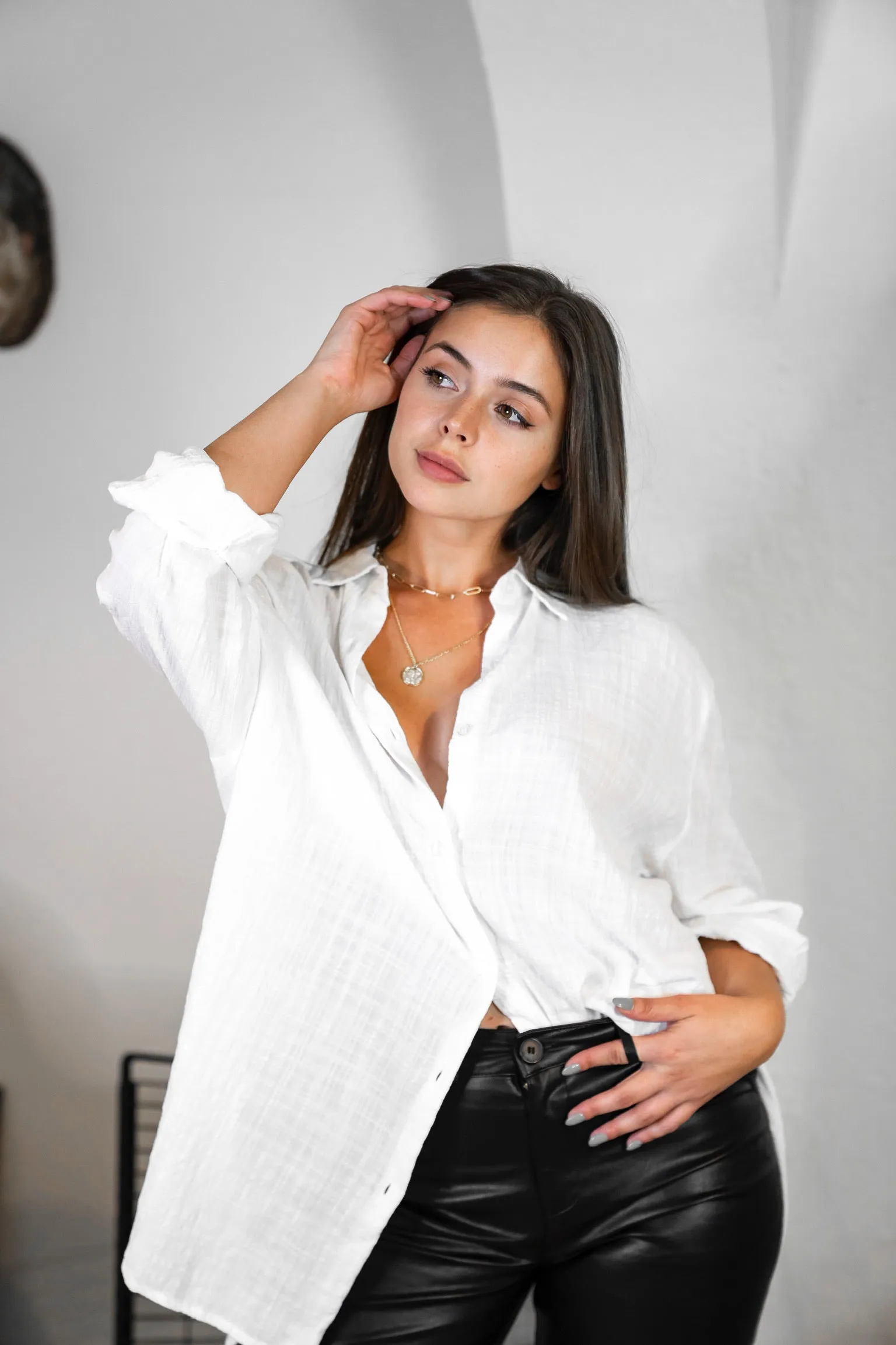 'Il Cielo' Textured Cotton Button Down in White
