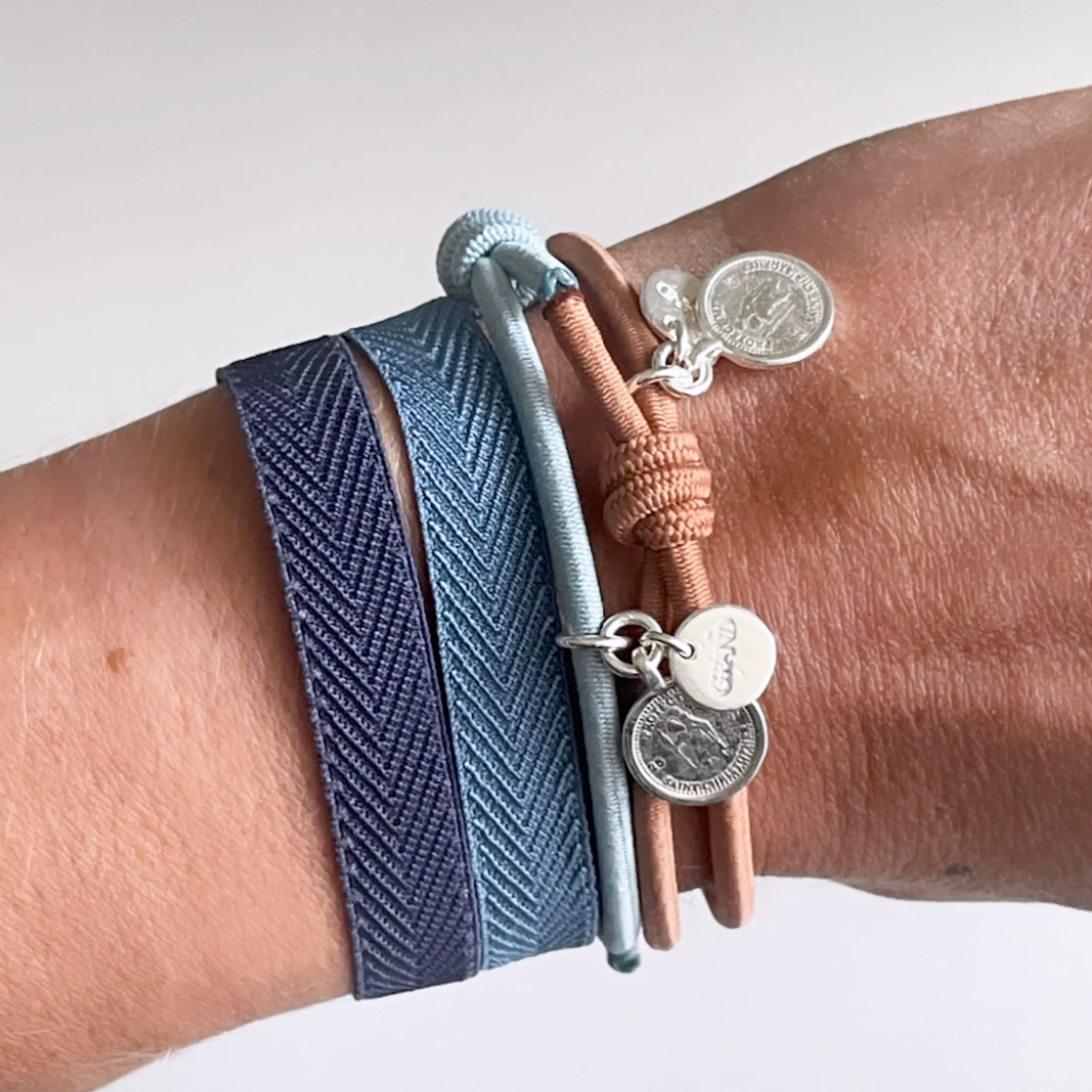 KNOT BRACELET LIGHT PINK