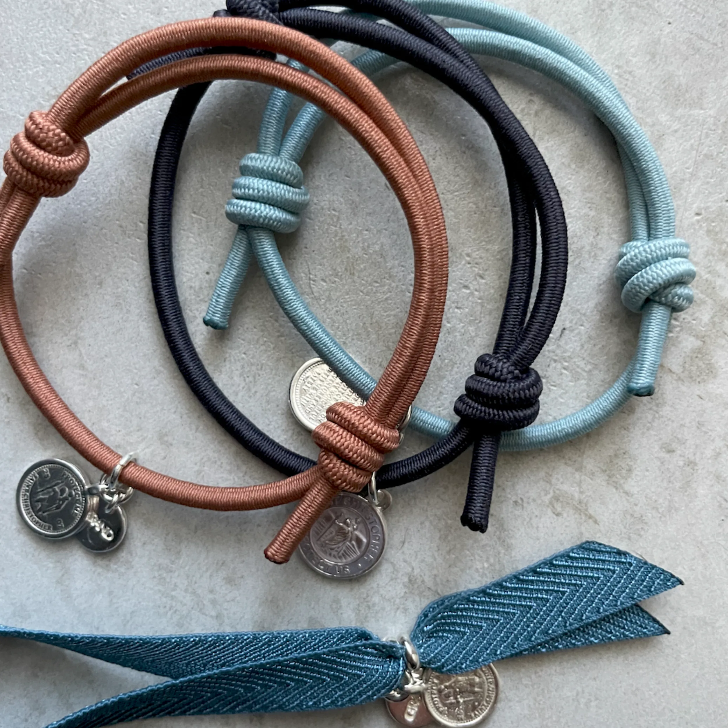 KNOT BRACELET LIGHT PINK