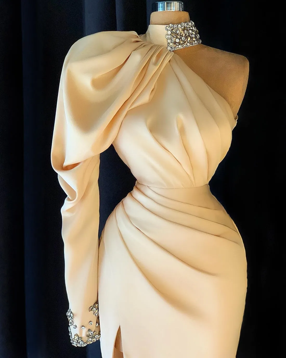 Meretricious White Wedding Dress